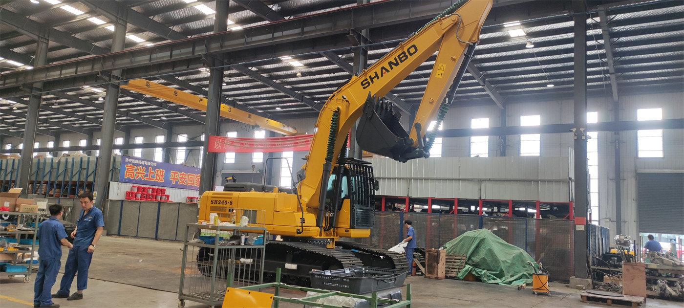 Excavation et nettoyage de chantiers avec excavatrices de 20 tonnes
