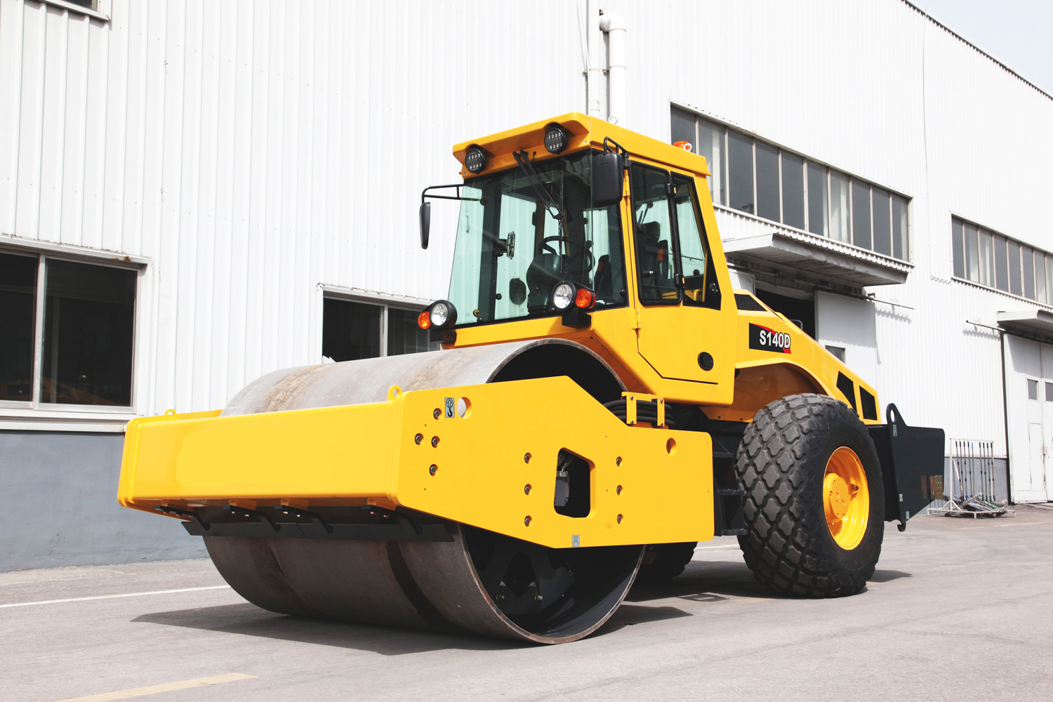 S140D Rouleau compacteur vibrant monocylindre