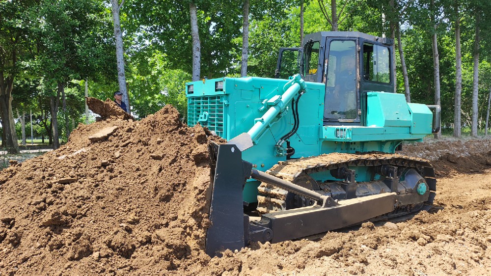 Essai de charge lourde du bulldozer électrique à chenilles de 400 kWh, essai sur le terrain du bulld
