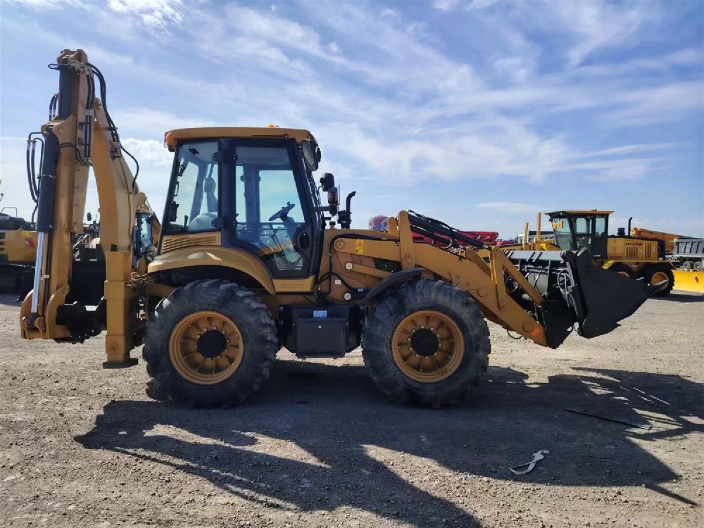 388T : Une pelle chargeuse multifonctionnelle de 9 tonnes, idéale pour les petits chantiers et les t